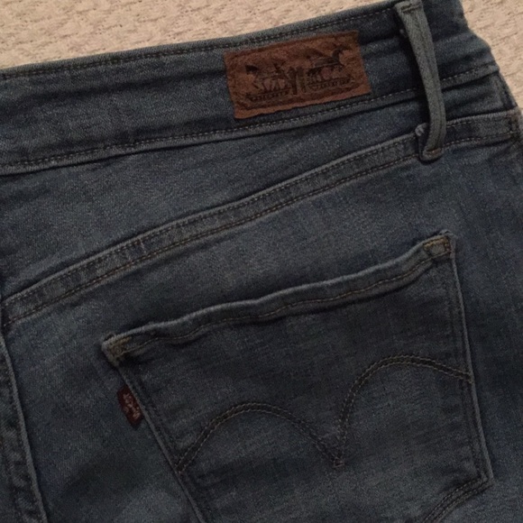 Comfy Boot-Cut Levi Jeans - Picture 4 of 4